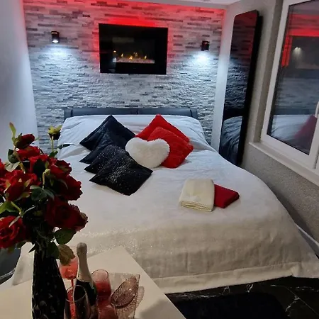 Apartament z Jacuzzi-3